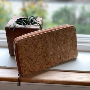 Jewell by ThirtyOne cork inspired wallet